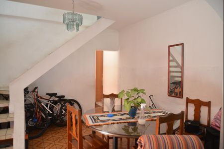 Casa à venda com 275m², 3 quartos e 2 vagasSala