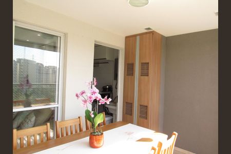 Apartamento à venda com 65m², 2 quartos e 1 vagaVaranda