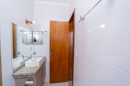 Casa à venda com 112m², 2 quartos e 2 vagasBanheiro do Quarto 2