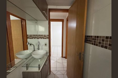 Apartamento à venda com 102m², 2 quartos e 1 vaga Apartamento à venda com 102m², 2 quartos e 1 vagaBanheiro