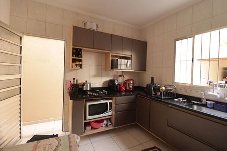 Casa à venda com 160m², 2 quartos e 2 vagas Casa à venda com 160m², 2 quartos e 2 vagasCozinha