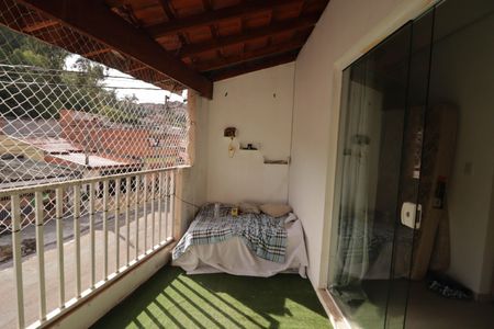 Casa à venda com 160m², 2 quartos e 2 vagas Casa à venda com 160m², 2 quartos e 2 vagasSacada Suíte