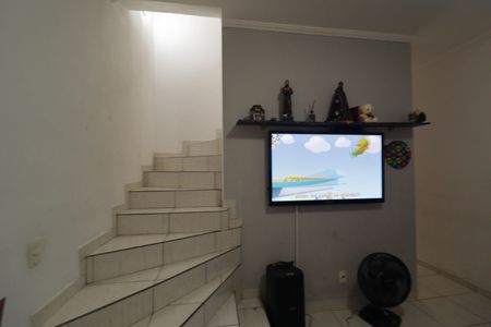 Casa à venda com 160m², 2 quartos e 2 vagas Casa à venda com 160m², 2 quartos e 2 vagasSala