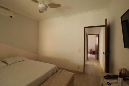 Casa à venda com 160m², 2 quartos e 2 vagas Casa à venda com 160m², 2 quartos e 2 vagasSuíte