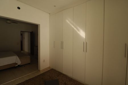 Casa à venda com 160m², 2 quartos e 2 vagas Casa à venda com 160m², 2 quartos e 2 vagasSuíte