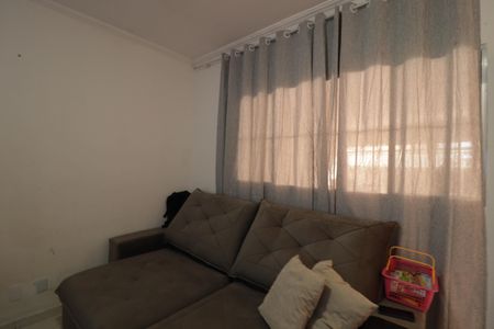 Casa à venda com 160m², 2 quartos e 2 vagas Casa à venda com 160m², 2 quartos e 2 vagasSala