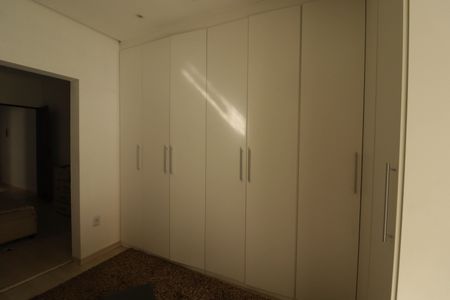 Casa à venda com 160m², 2 quartos e 2 vagas Casa à venda com 160m², 2 quartos e 2 vagasSuíte