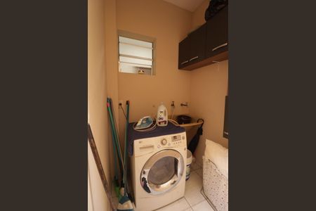 Casa à venda com 160m², 2 quartos e 2 vagas Casa à venda com 160m², 2 quartos e 2 vagas Área de Serviço