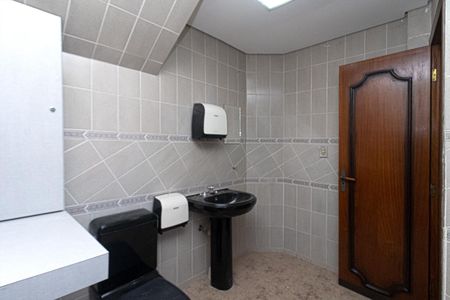 Apartamento para alugar com 55m², 2 quartos e sem vaga Apartamento para alugar com 55m², 2 quartos e sem vagaBanheiro de Serviço