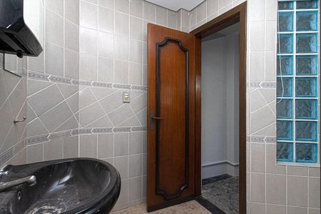 Apartamento para alugar com 55m², 2 quartos e sem vaga Apartamento para alugar com 55m², 2 quartos e sem vagaBanheiro de Serviço