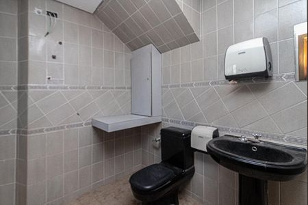 Apartamento para alugar com 55m², 2 quartos e sem vaga Apartamento para alugar com 55m², 2 quartos e sem vagaBanheiro de Serviço
