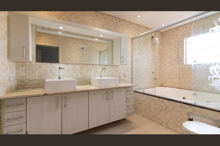 Casa para alugar com 190m², 3 quartos e 3 vagas Casa para alugar com 190m², 3 quartos e 3 vagasBanheiro da Suíte