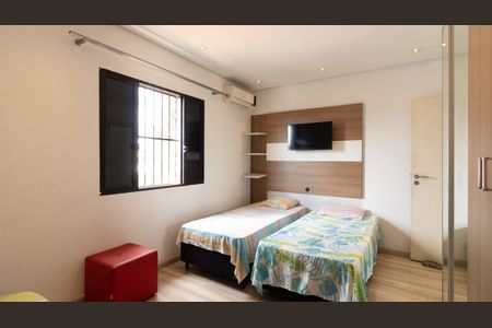 Casa para alugar com 190m², 3 quartos e 3 vagas Casa para alugar com 190m², 3 quartos e 3 vagasQuarto 2