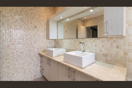 Casa para alugar com 190m², 3 quartos e 3 vagas Casa para alugar com 190m², 3 quartos e 3 vagasBanheiro da Suíte