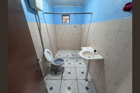 Casa para alugar com 100m², 2 quartos e 1 vaga Casa para alugar com 100m², 2 quartos e 1 vagaBanheiro