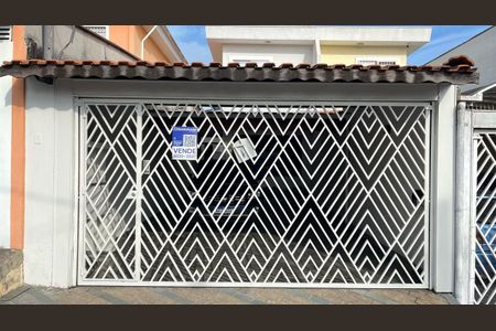 Casa à venda com 220m², 4 quartos e 4 vagas Casa à venda com 220m², 4 quartos e 4 vagasFachada