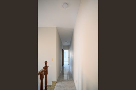 Casa à venda com 220m², 4 quartos e 4 vagas Casa à venda com 220m², 4 quartos e 4 vagasCorredor