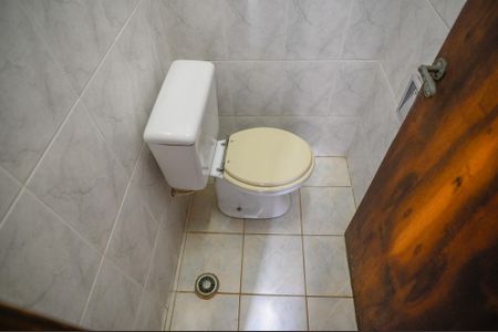 Casa à venda com 220m², 4 quartos e 4 vagas Casa à venda com 220m², 4 quartos e 4 vagasBanheiro se Serviço