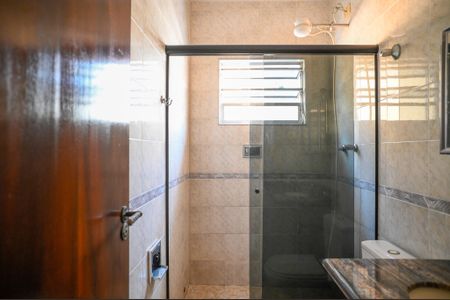 Casa à venda com 220m², 4 quartos e 4 vagas Casa à venda com 220m², 4 quartos e 4 vagasBanheiro Social