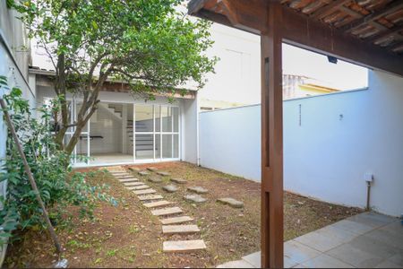 Casa à venda com 220m², 4 quartos e 4 vagas Casa à venda com 220m², 4 quartos e 4 vagasQuintal
