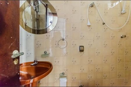 Casa à venda com 322m², 4 quartos e 4 vagasBanheiro de serviço