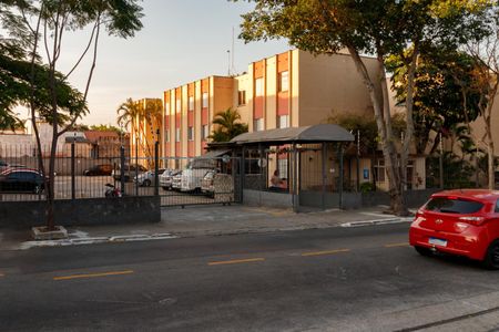 Apartamento à venda com 49m², 2 quartos e 1 vaga Apartamento à venda com 49m², 2 quartos e 1 vagaFachada