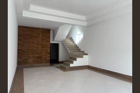 Casa à venda com 220m², 3 quartos e 4 vagasFoto 01