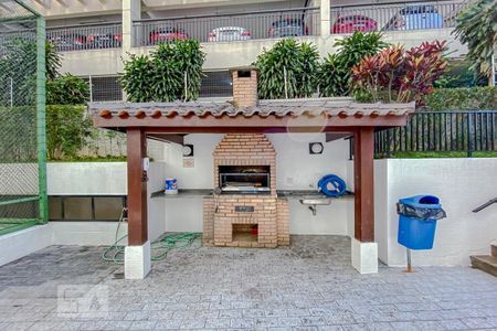 Apartamento à venda com 84m², 3 quartos e 2 vagasCondomínio - Churrasqueira