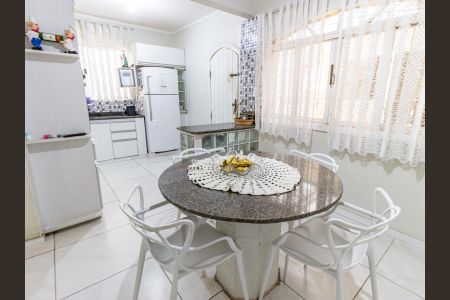 Casa à venda com 400m², 4 quartos e 2 vagas Casa à venda com 400m², 4 quartos e 2 vagasCozinha