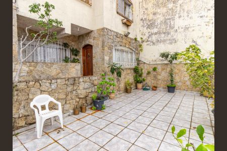 Casa à venda com 400m², 4 quartos e 2 vagas Casa à venda com 400m², 4 quartos e 2 vagasTerraço / Varanda