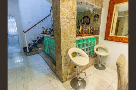 Casa à venda com 400m², 4 quartos e 2 vagas Casa à venda com 400m², 4 quartos e 2 vagasSala