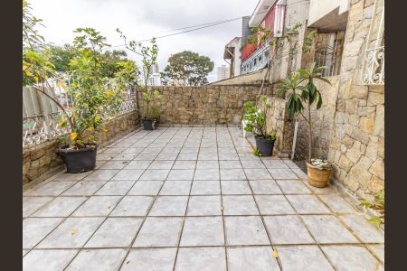 Casa à venda com 400m², 4 quartos e 2 vagas Casa à venda com 400m², 4 quartos e 2 vagasTerraço / Varanda