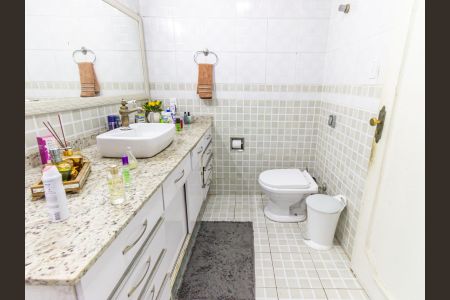 Casa à venda com 400m², 4 quartos e 2 vagas Casa à venda com 400m², 4 quartos e 2 vagasBanheiro