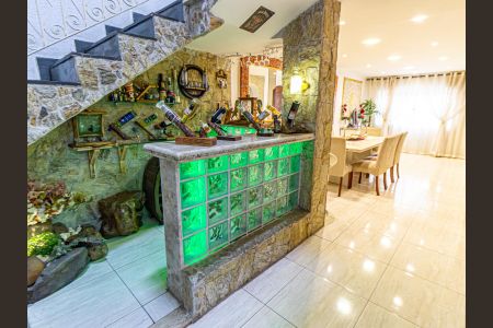 Casa à venda com 400m², 4 quartos e 2 vagas Casa à venda com 400m², 4 quartos e 2 vagasSala