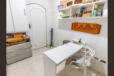 Casa à venda com 400m², 4 quartos e 2 vagas Casa à venda com 400m², 4 quartos e 2 vagasEscritório