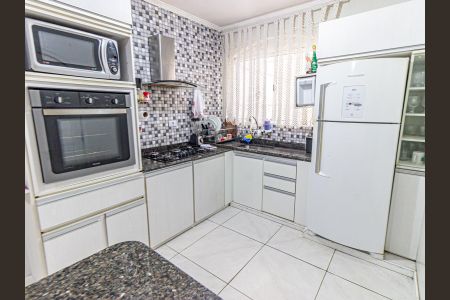 Casa à venda com 400m², 4 quartos e 2 vagas Casa à venda com 400m², 4 quartos e 2 vagasCozinha