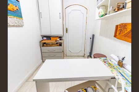 Casa à venda com 400m², 4 quartos e 2 vagas Casa à venda com 400m², 4 quartos e 2 vagasEscritório