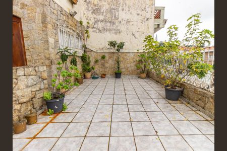 Casa à venda com 400m², 4 quartos e 2 vagas Casa à venda com 400m², 4 quartos e 2 vagasTerraço / Varanda