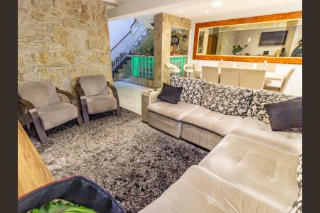 Casa à venda com 400m², 4 quartos e 2 vagas Casa à venda com 400m², 4 quartos e 2 vagasSala