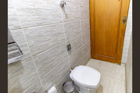 Casa à venda com 400m², 4 quartos e 2 vagas Casa à venda com 400m², 4 quartos e 2 vagasLavabo