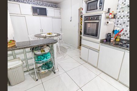 Casa à venda com 400m², 4 quartos e 2 vagas Casa à venda com 400m², 4 quartos e 2 vagasCozinha