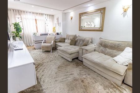 Casa à venda com 400m², 4 quartos e 2 vagas Casa à venda com 400m², 4 quartos e 2 vagasQuarto 4