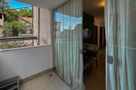 Apartamento à venda com 68m², 2 quartos e 2 vagasVaranda