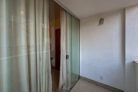 Apartamento à venda com 68m², 2 quartos e 2 vagasVaranda