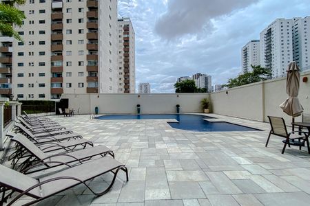 Apartamento à venda com 107m², 3 quartos e 2 vagas Apartamento à venda com 107m², 3 quartos e 2 vagasÁrea comum - Piscina