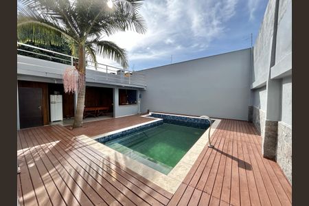 Casa à venda com 290m², 3 quartos e 3 vagasÁrea comum - Piscina