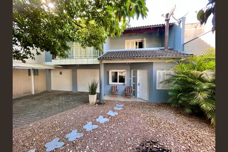 Casa à venda com 290m², 3 quartos e 3 vagasFachada