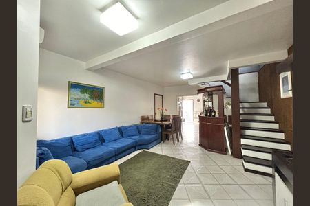 Casa à venda com 290m², 3 quartos e 3 vagasSala