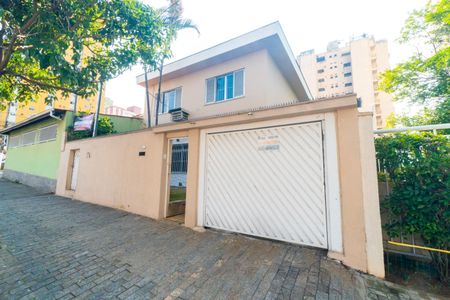 Casa à venda com 215m², 4 quartos e 2 vagasFachada