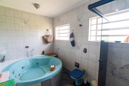 Casa à venda com 215m², 4 quartos e 2 vagasBanheiro da Suíte